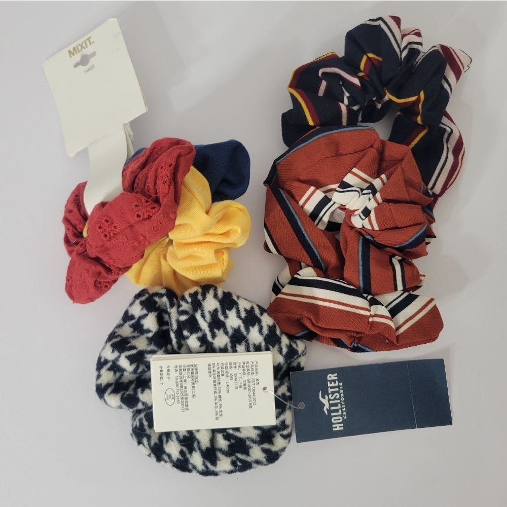 NWT bundle of hair scrunches